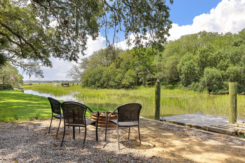 Property image 2 of 1026 Fort Sumter Drive in Lawton Bluff, Charleston, SC 29412