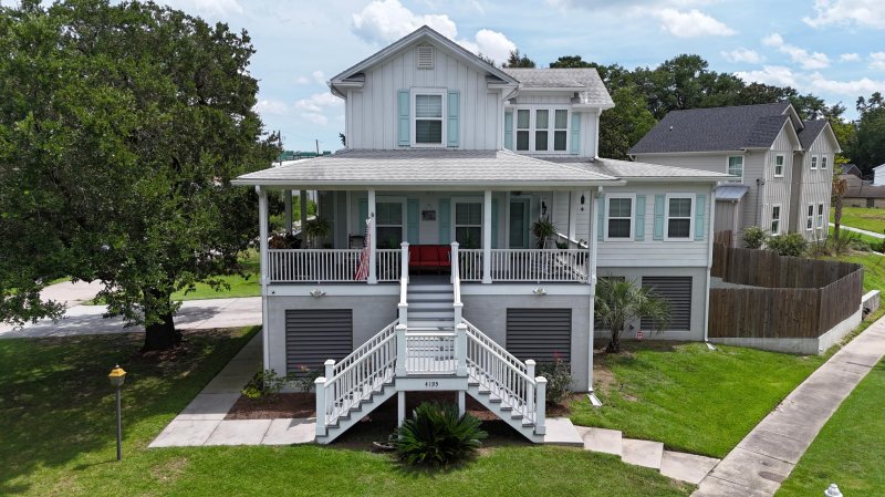 Property image 2 of 4195 St Johns Avenue in Edgewood, North Charleston, SC 29405