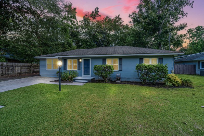 West Oak Forest, Charleston Community