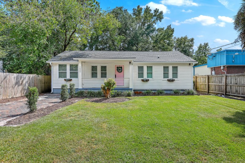 Ardmore, Charleston Community