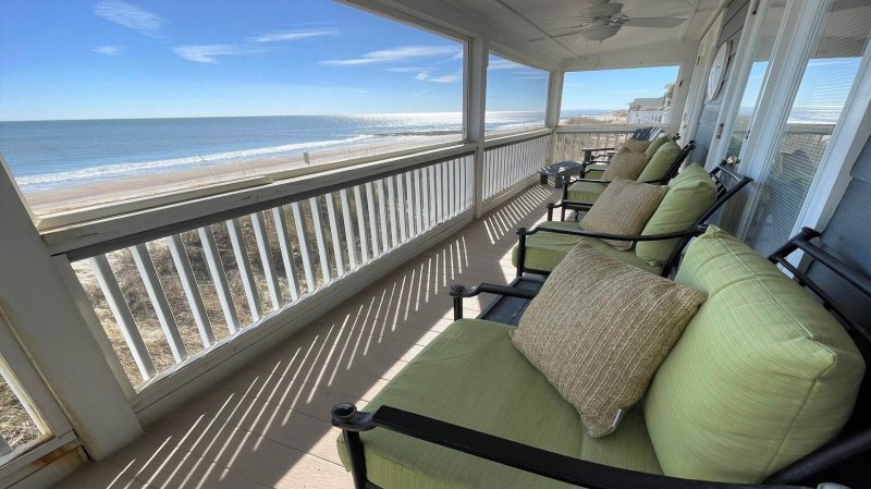 Property image 2 of 142 Palmetto Boulevard in Edisto Beach, Edisto Island, SC 29438