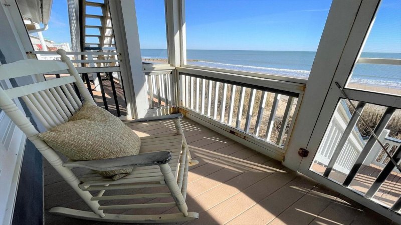 Property image 3 of 142 Palmetto Boulevard in Edisto Beach, Edisto Island, SC 29438