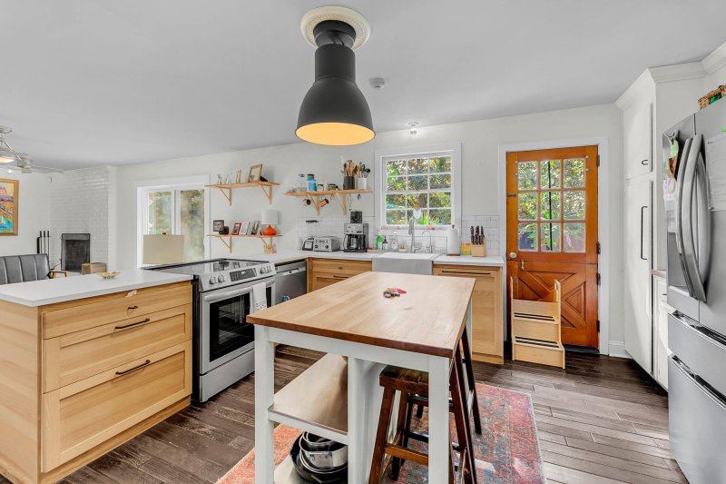 Property image 5 of 1285 Camerton Street in Charlestowne Est, Charleston, SC 29407