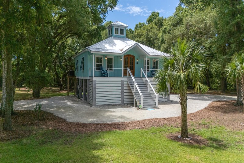 Property image 5 at 16 Oakwood Lane, Edisto Island, SC 29438