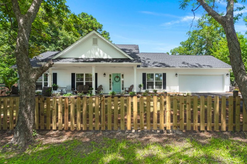 Property image 2 of 1024 Greenhill Road in Royal, Charleston, SC 29412