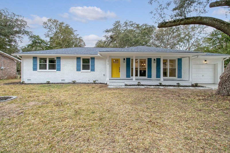 1079 Kentwood Circle