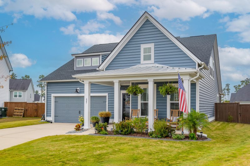 Property image 3 of 627 Macintyre Circle in Cane Bay Plantation, Summerville, SC 29486