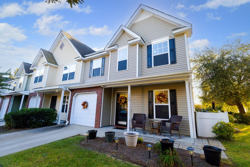 Property image 2 of 1500 Yellow Hawthorn Circle in Summer Wood, Summerville, SC 29483