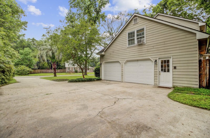 Property image 4 of 109 Fort Street in Ashborough, Summerville, SC 29485