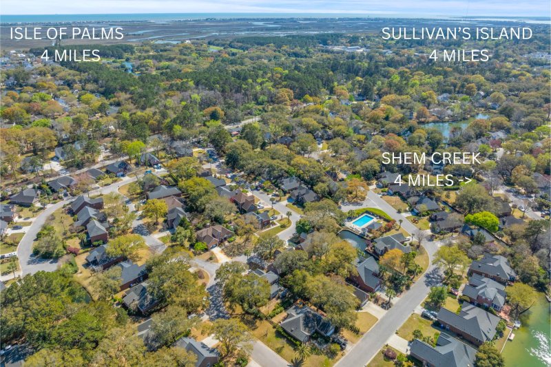 Property image 2 of 1324 Southlake Drive in Lakeshore, Mount Pleasant, SC 29464