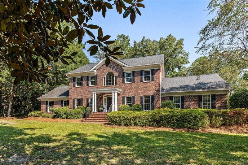 Property image 2 of 117 Drayton Drive in Gadsden Manor, Summerville, SC 29483