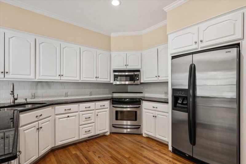 Property image 3 of 117 Drayton Drive in Gadsden Manor, Summerville, SC 29483