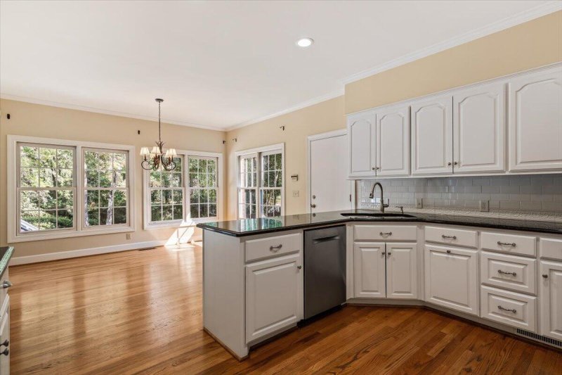 Property image 4 of 117 Drayton Drive in Gadsden Manor, Summerville, SC 29483