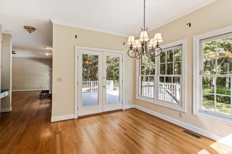 Property image 5 of 117 Drayton Drive in Gadsden Manor, Summerville, SC 29483