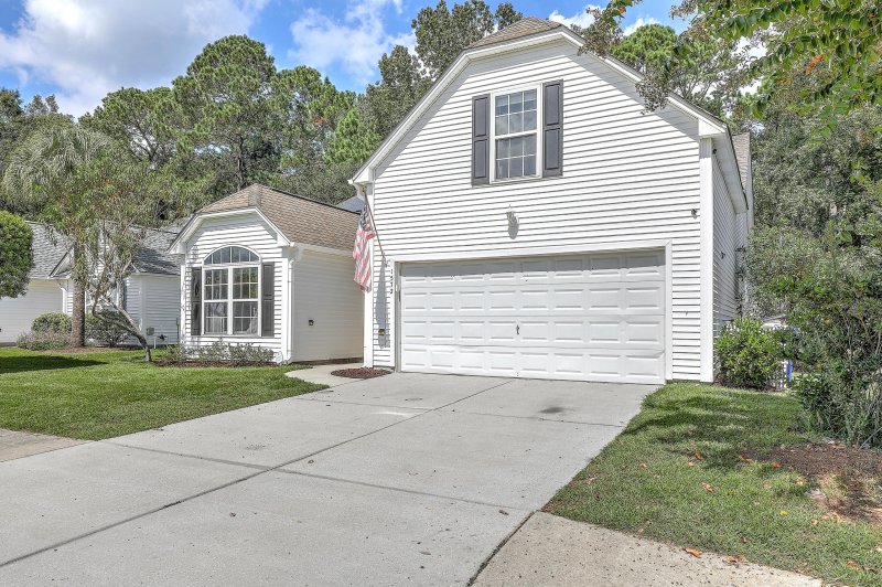 Property image 2 of 1572 Wellesley Circle in Park West, Mount Pleasant, SC 29466