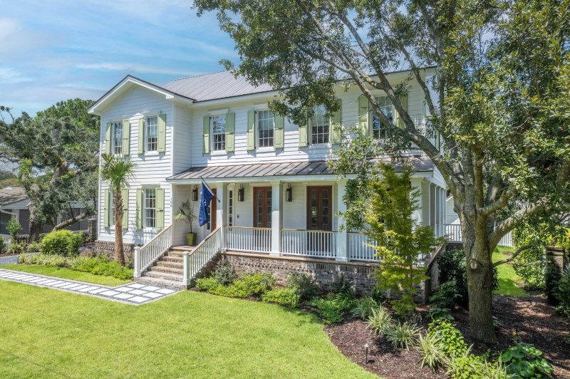 Property image 5 of 108 Live Oak Drive in Old Village, Mount Pleasant, SC 29464