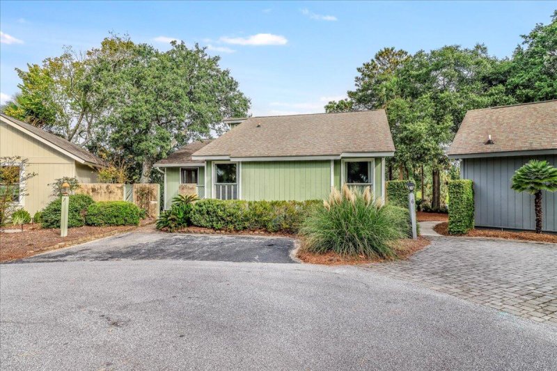 Property image 4 of 7 Lake Village Ln in Wild Dunes, Isle of Palms, SC 29451