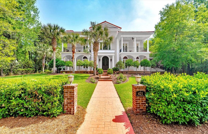 Beresford Hall, Charleston Community