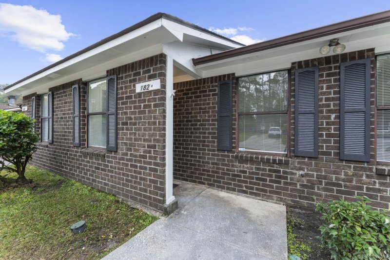 Property image 4 of 182 Dorchester Manor Boulevard in Dorchester Manor, North Charleston, SC 29420
