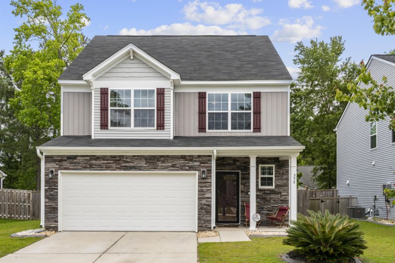 Property image 2 of 558 Wynfield Forest Drive in Buckshire, Summerville, SC 29485