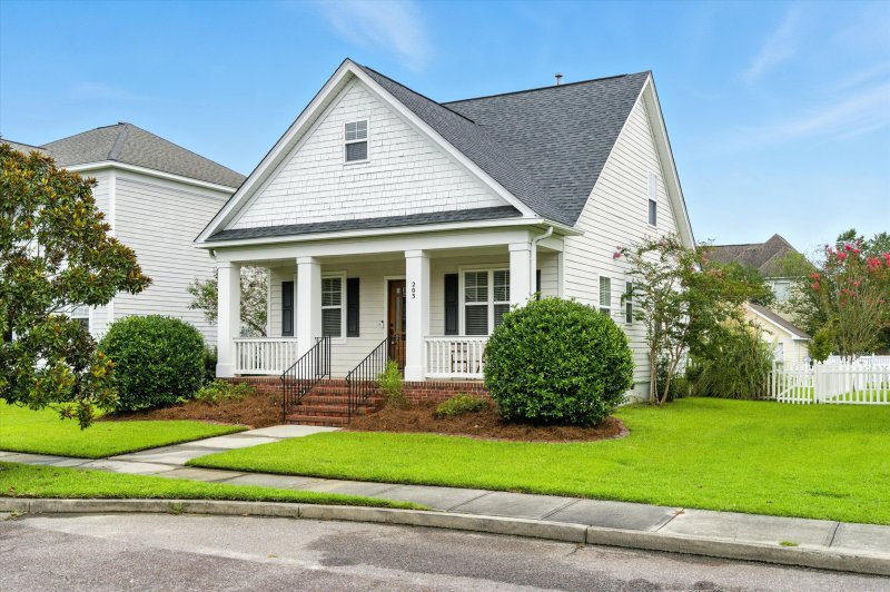 Property image 5 of 203 Hydrangea Street in White Gables, Summerville, SC 29483