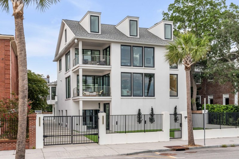 South of Broad, Charleston Community