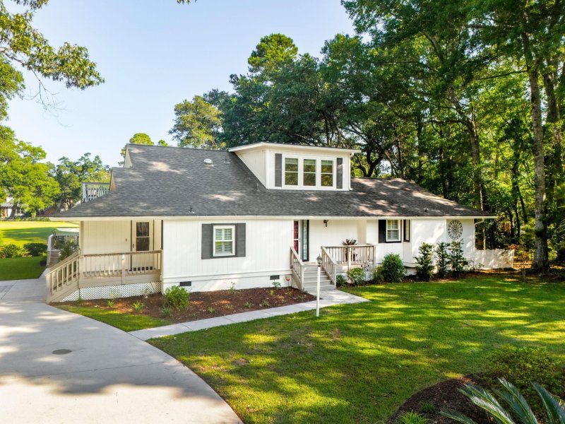 Property image 2 of 1018 Casseque Province in Snee Farm, Mount Pleasant, SC 29464