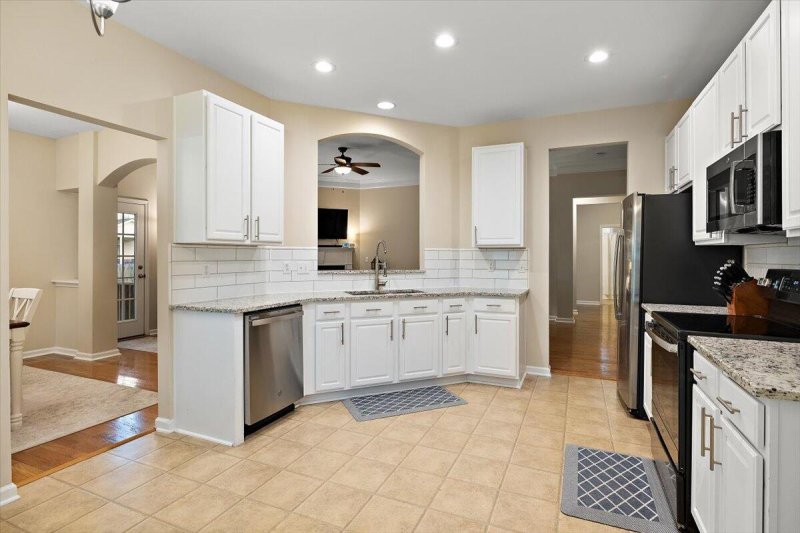 Property image 4 at 7481 Hawks Circle, Hanahan, SC 29410