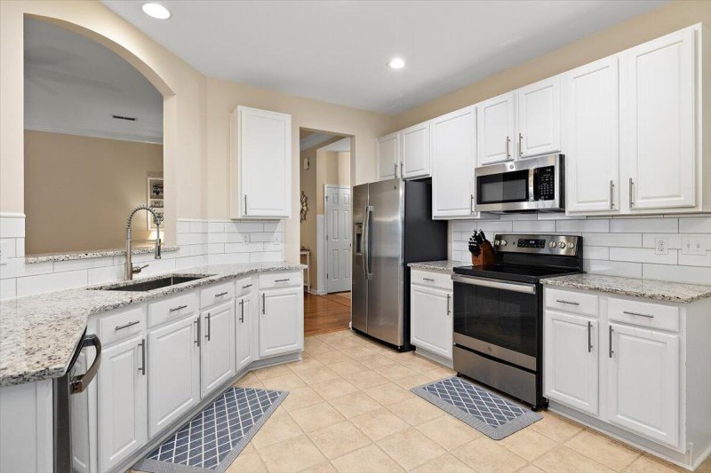 Property image 5 at 7481 Hawks Circle, Hanahan, SC 29410