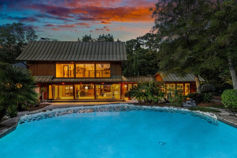 Property image 2 of 901 Red Coat Run in Snee Farm, Mount Pleasant, SC 29464