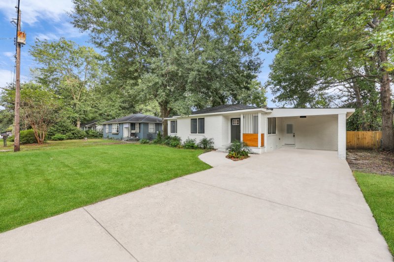 Property image 2 of 1609 Larry Street in Charleston Farms, North Charleston, SC 29406