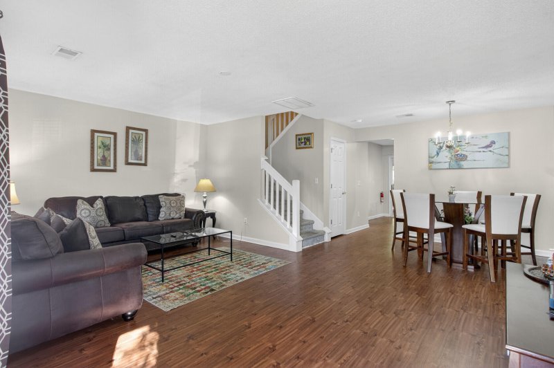 Property image 4 of 8058 Shadow Oak Drive in Oak Bluff, North Charleston, SC 29406