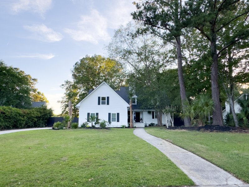 Property image 3 of 27 Fitzroy Drive in Shadowmoss, Charleston, SC 29414