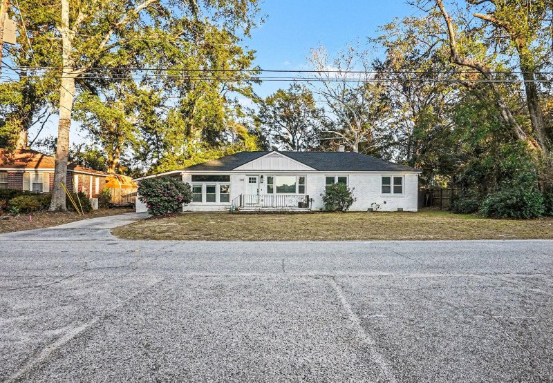 818 W Madison Avenue