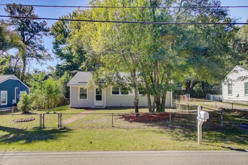 Property image 3 of 5821 Robinhood Drive in Yeamans Park, Hanahan, SC 29410
