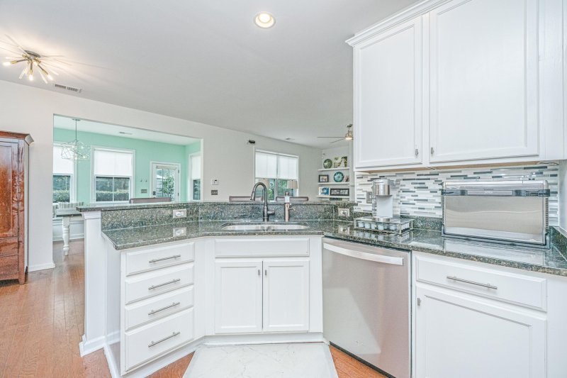 Property image 4 of 5304 E Dolphin Street in Oak Terrace Preserve, North Charleston, SC 29405