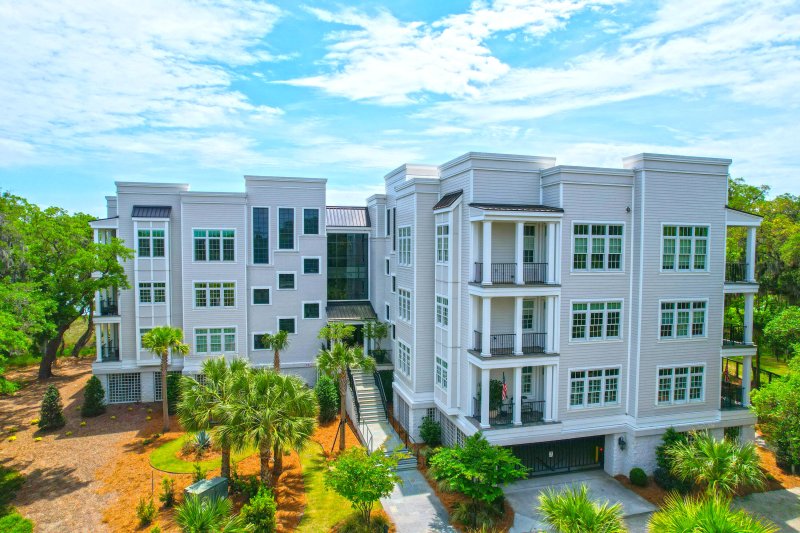 108 Fairbanks Oak Alley 401