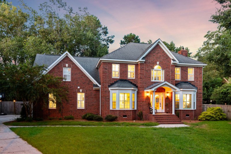 Gadsden Manor, Summerville Community