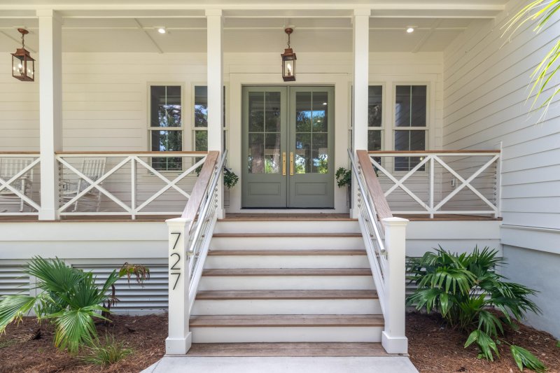 Property image 3 of 727 Mccants Drive in Old Mt Pleasant, Mount Pleasant, SC 29464