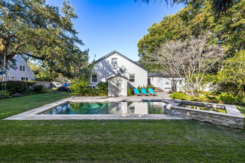 Property image 3 of 551 W Elizabeth Lane in Moreland, Charleston, SC 29407