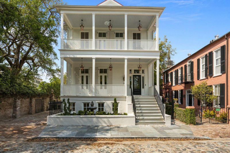 Property image 2 of 24 Chalmers Street in French Quarter, Charleston, SC 29401
