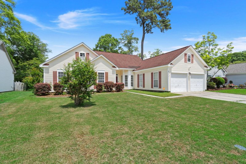 Property image 2 at 217 Smithfield Avenue, Summerville, SC 29485