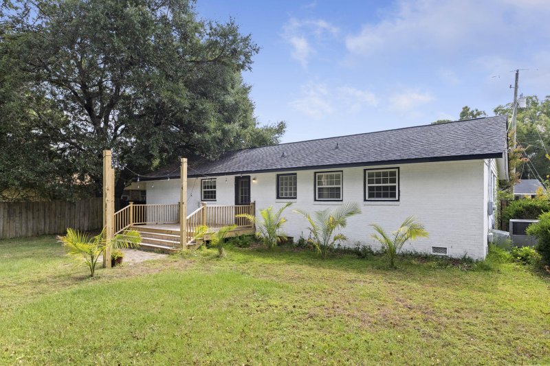 Property image 3 of 1502 Westway Drive in Westchester, Charleston, SC 29412