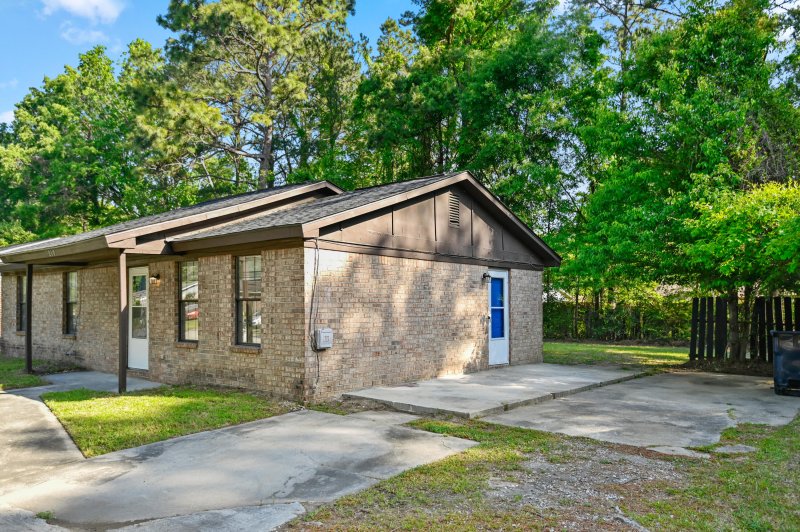 260 Dorchester Manor Boulevard