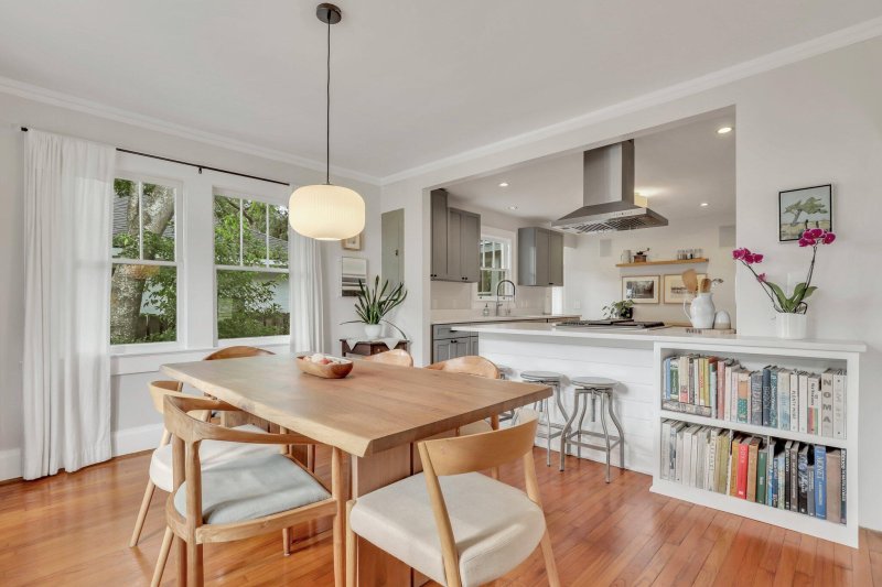 Property image 2 at 26 Darlington Avenue, Charleston, SC 29403