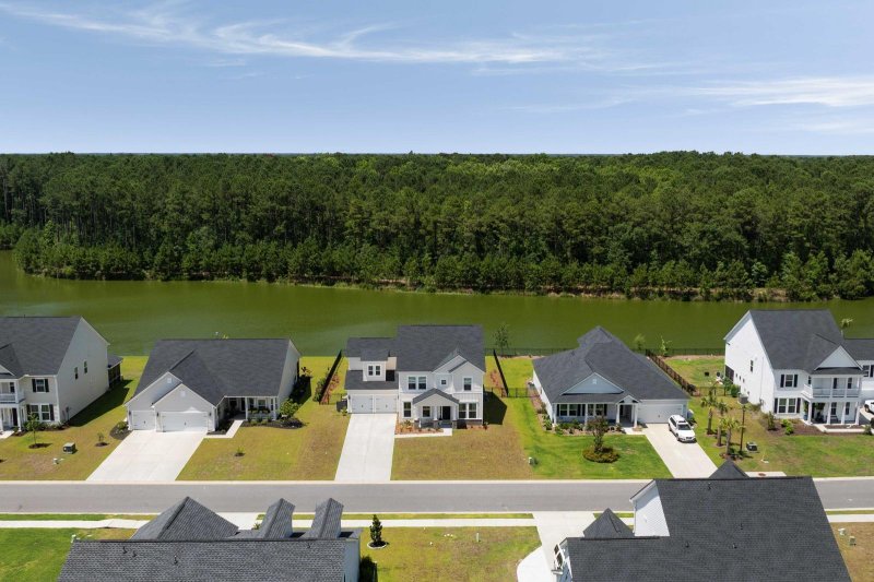 Property image 3 of 7011 Pumpkinseed Drive in St. Johns Lake, Johns Island, SC 29455