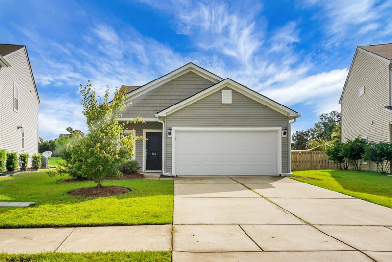 Property image 2 of 102 Chaste Tree Circle in Liberty Village, Goose Creek, SC 29445