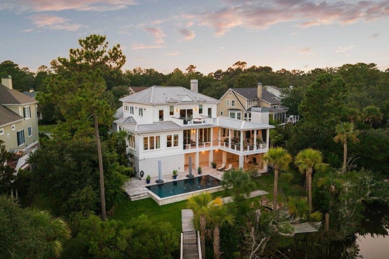 Property image 2 of 2208 Beckenham Drive in Park West, Mount Pleasant, SC 29466