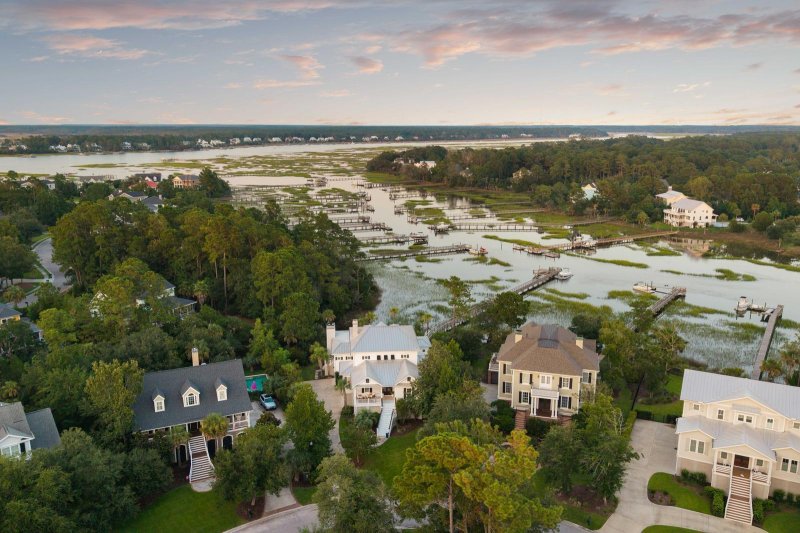 Property image 5 of 2208 Beckenham Drive in Park West, Mount Pleasant, SC 29466