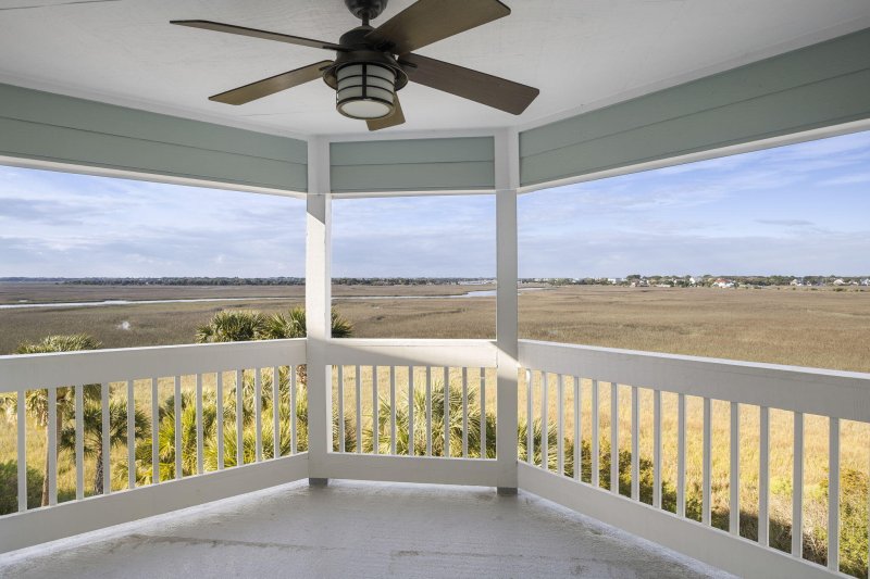 Property image 2 of 138 W Mariners Cay Drive in Marshview Villas, Folly Beach, SC 29439